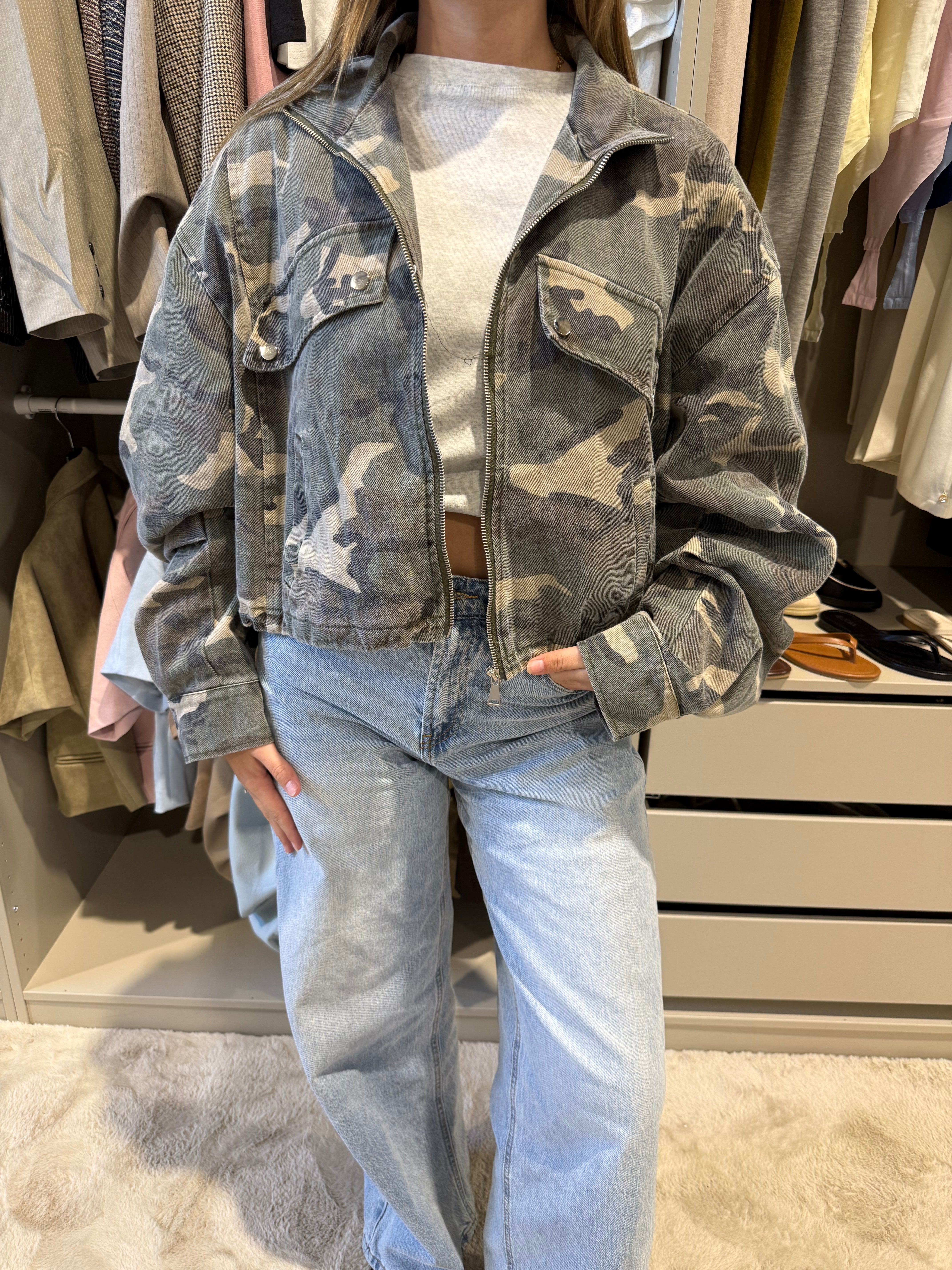 Leger Jasje Ambika | PRE ORDER