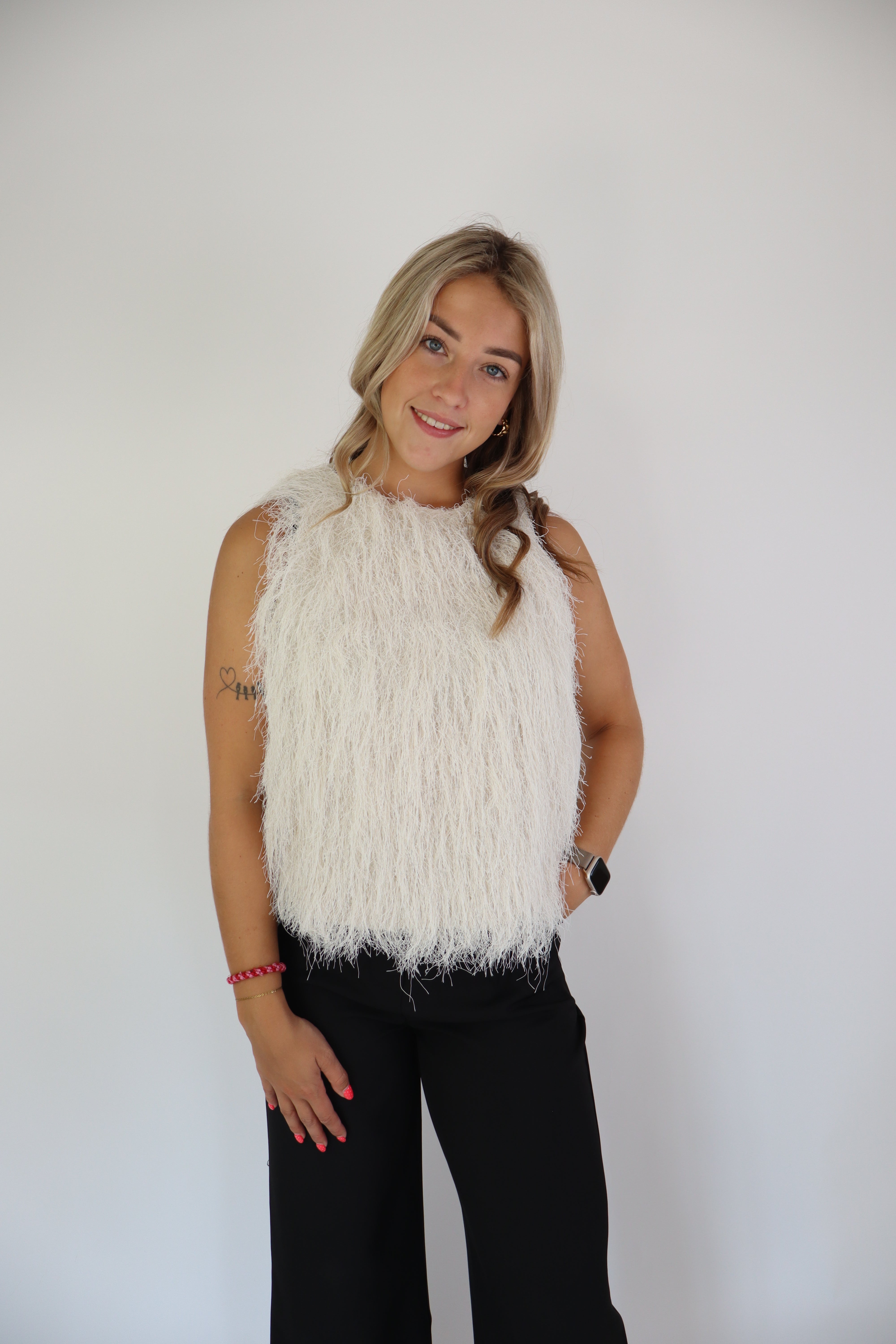 Feather Top Creme