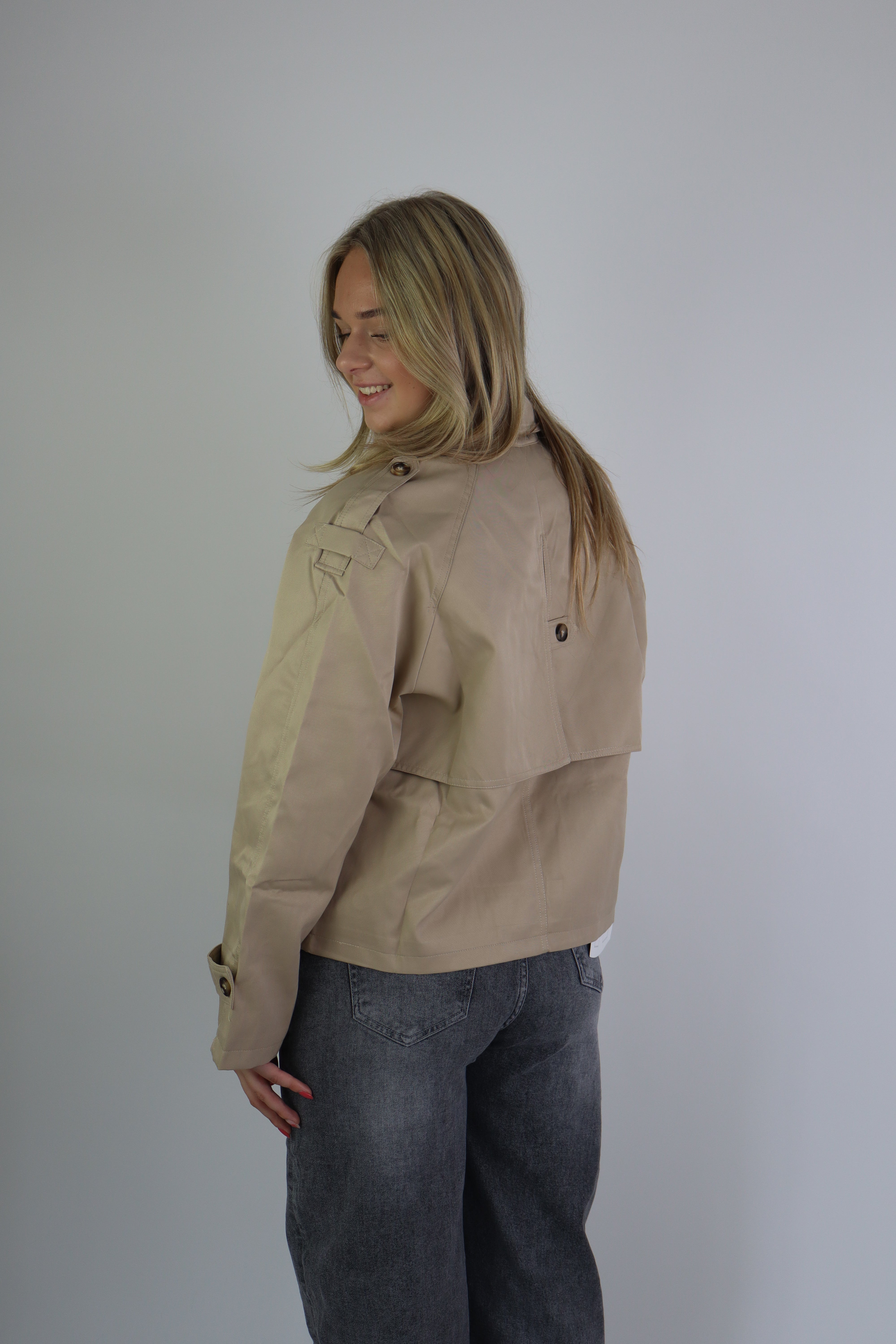 Vajen Trench Coat Beige