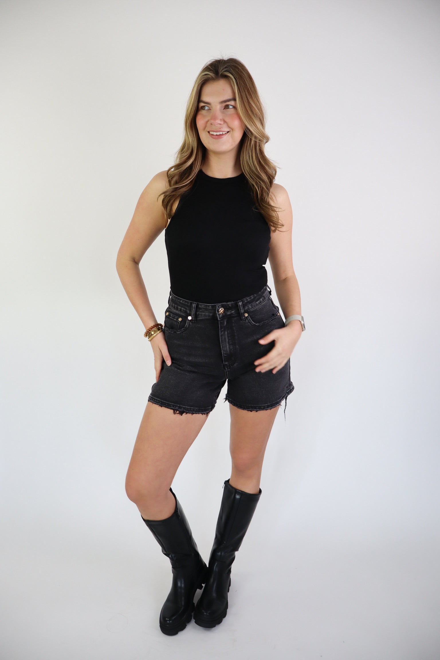 EVI DENIM SHORTS BLACK W3900-2