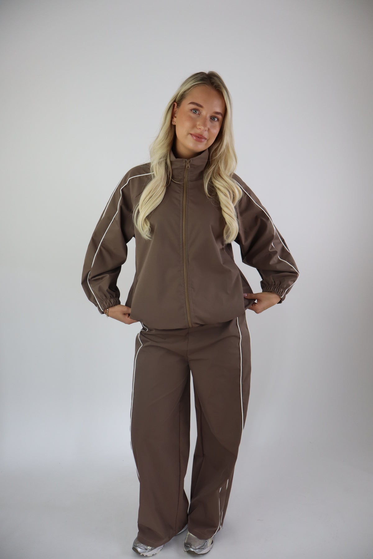 Francis two piece set taupe