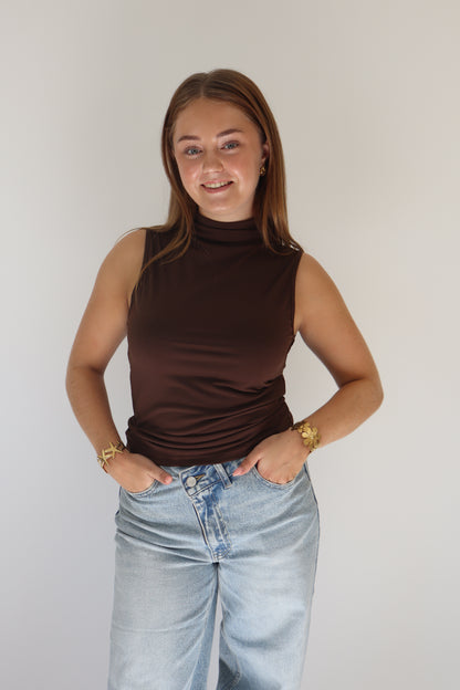 Femmy Basic Top Bruin