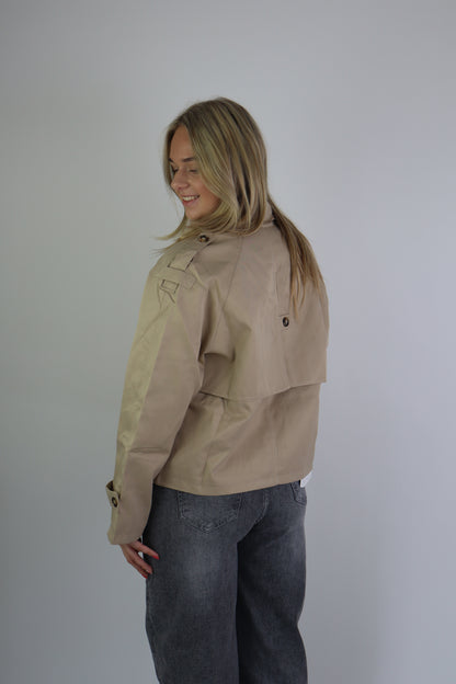 Vajen Trench Coat Beige