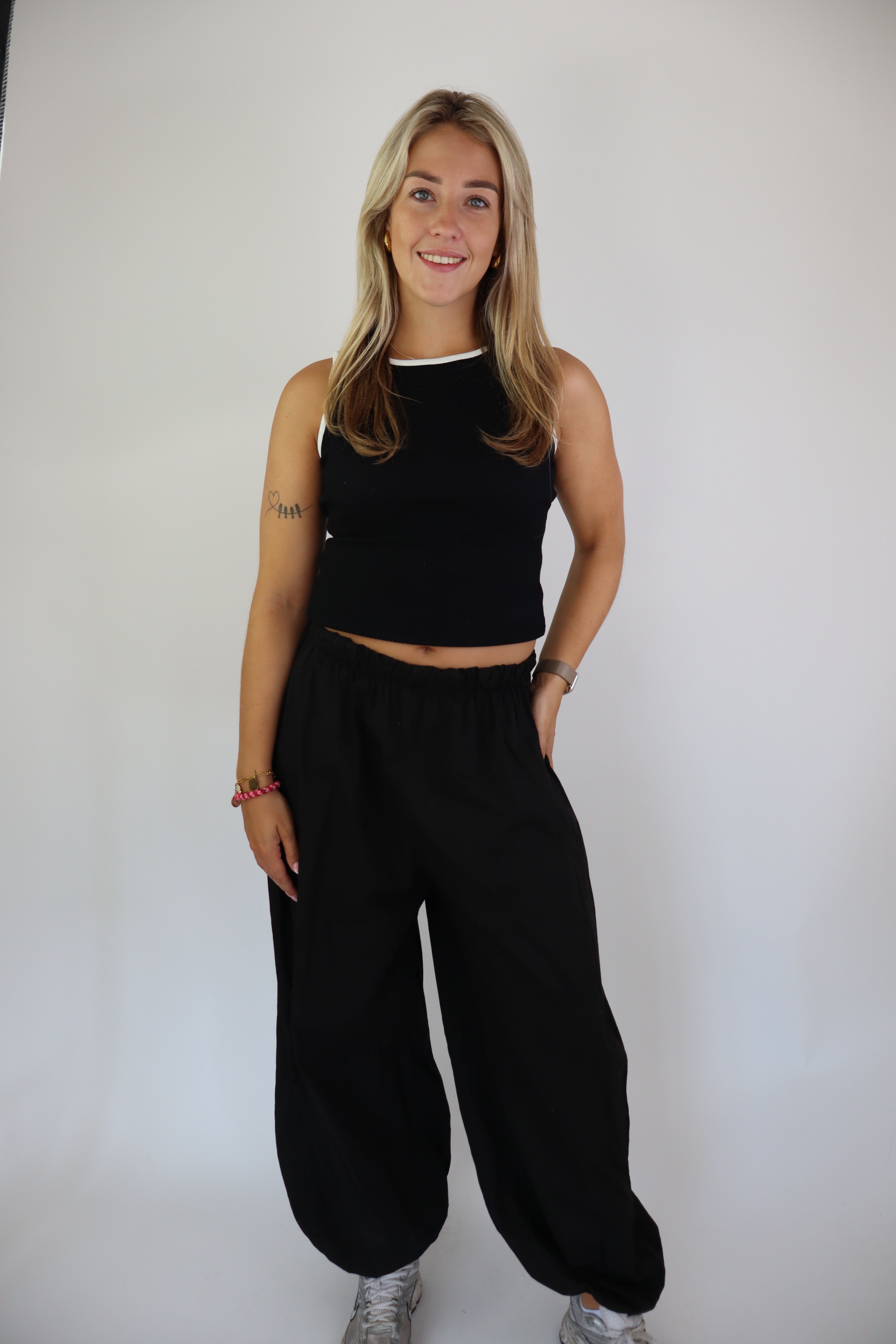 Deveny Top Black