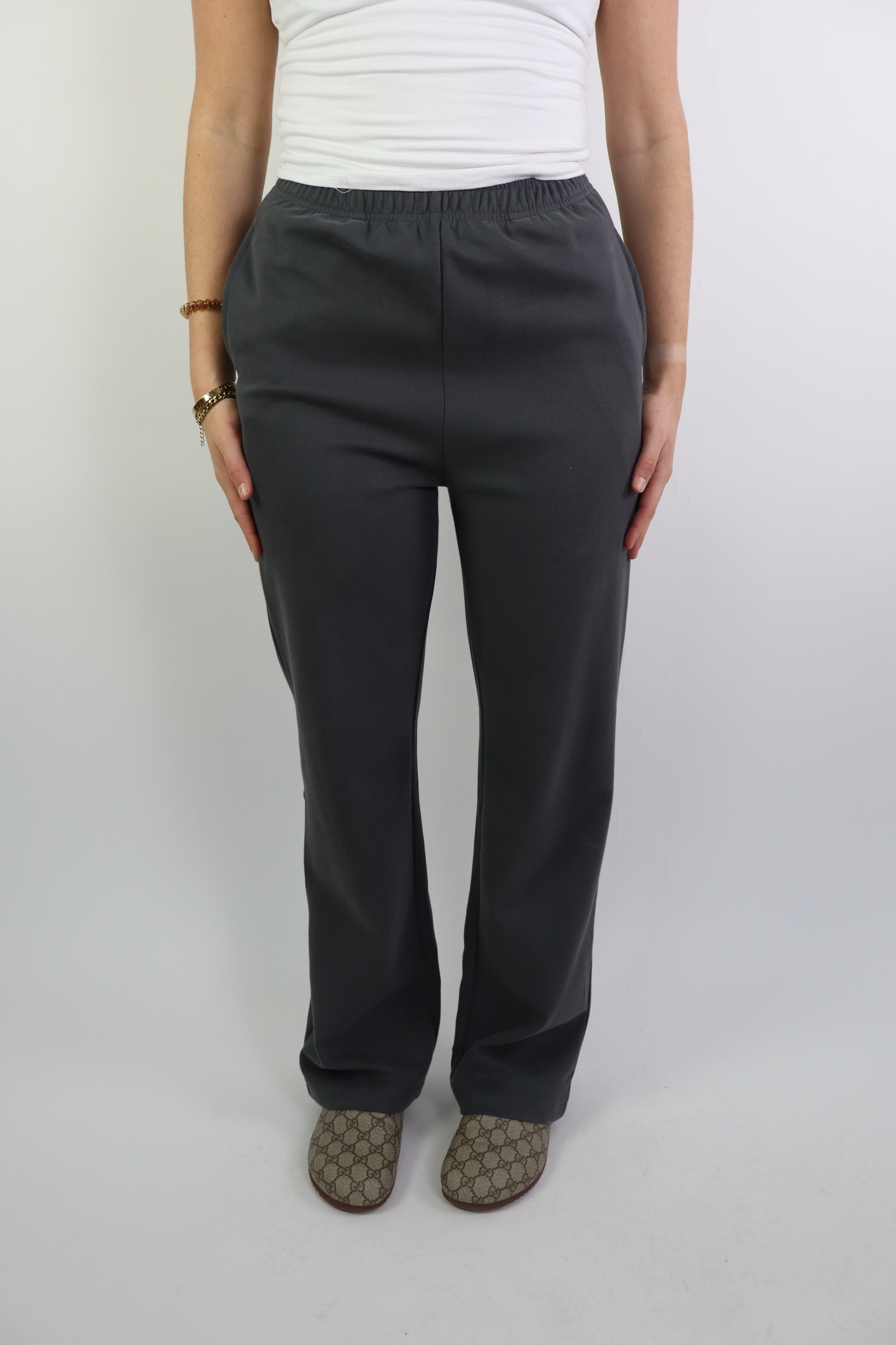 By Kie Basic Pants Dark Grey