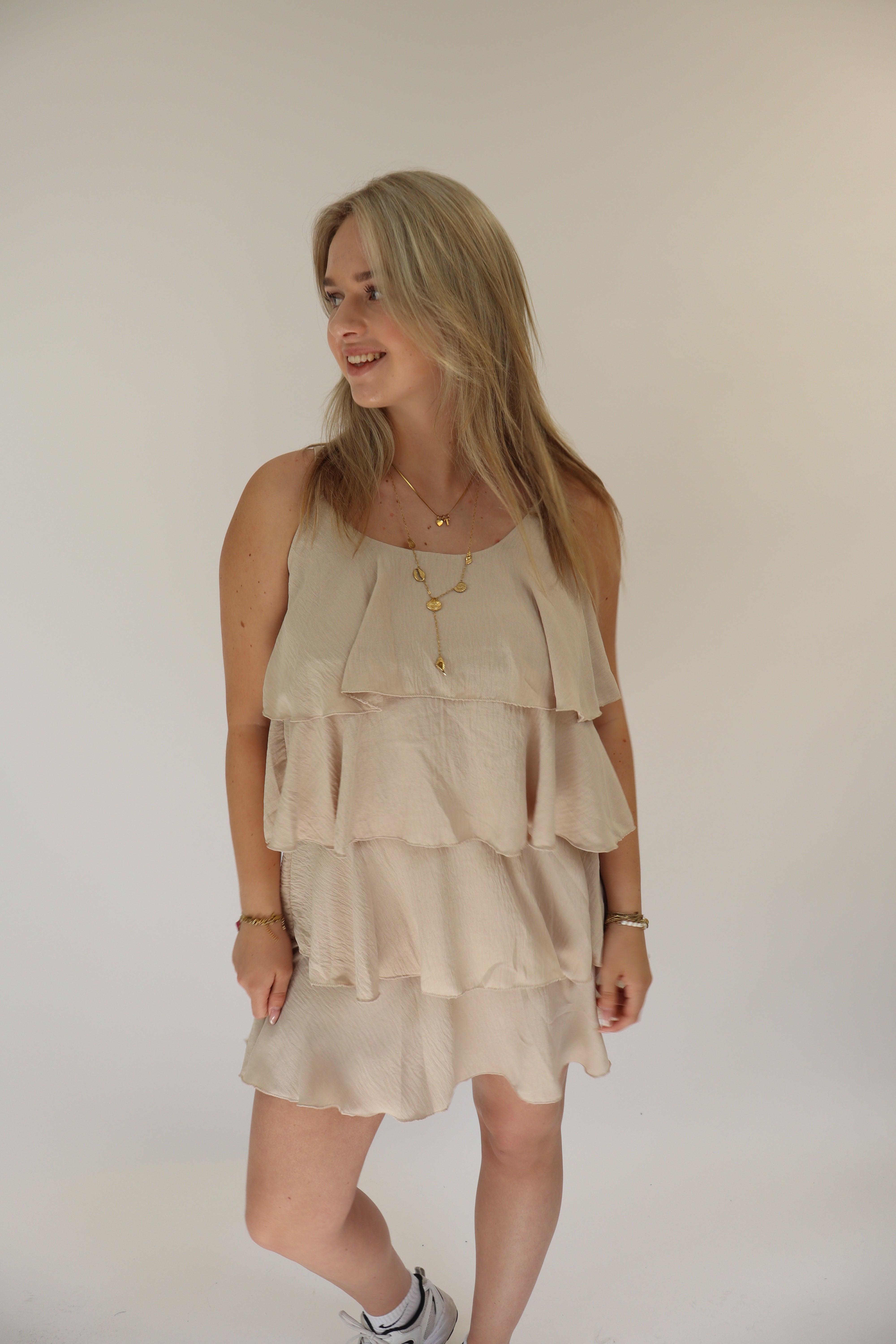 Djamilla Ruffle Jurk Beige