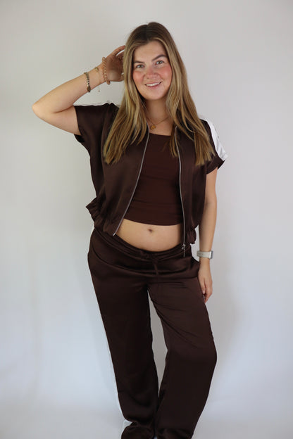 Caitlin Satijnen Broek Brown