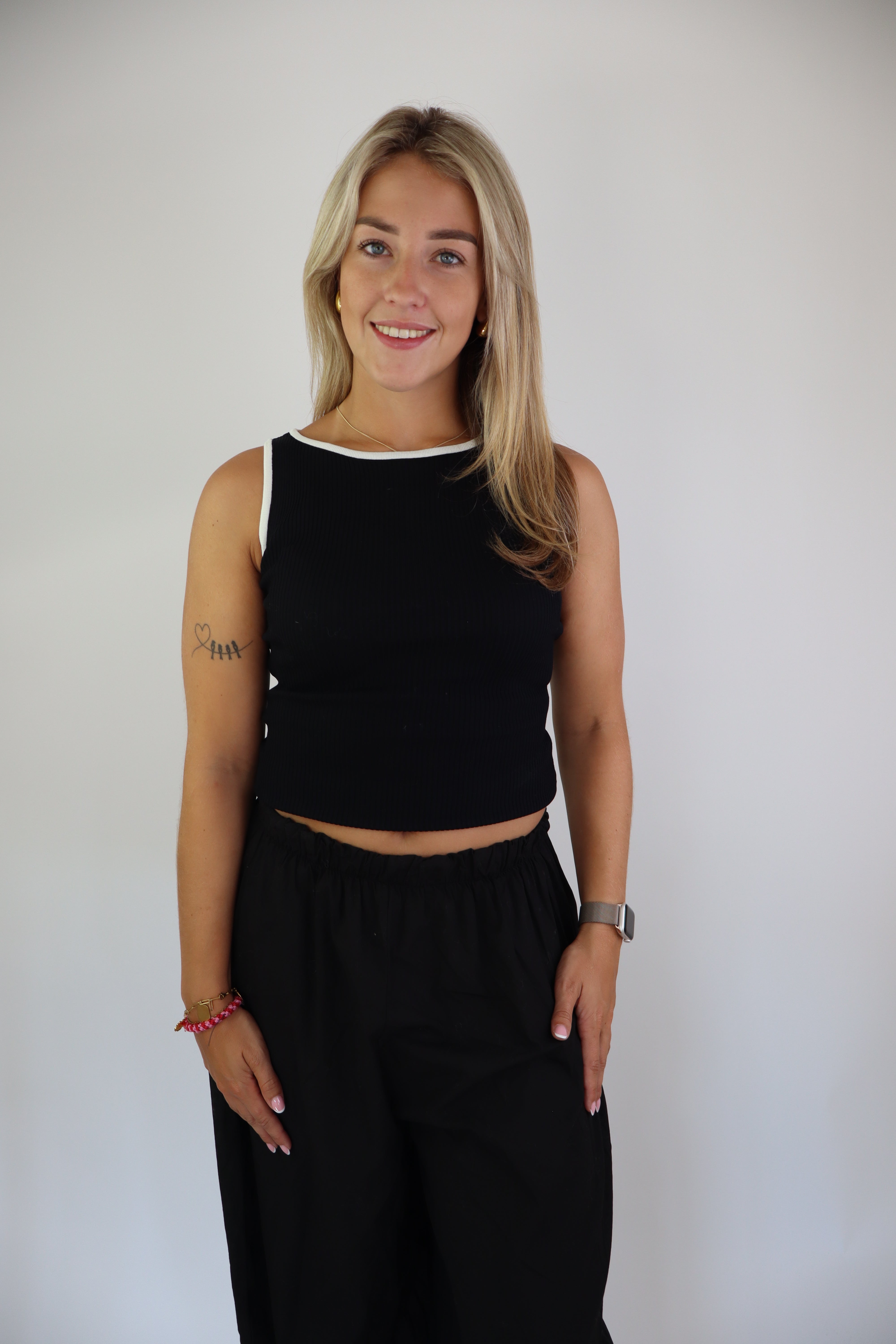 Deveny Top Black
