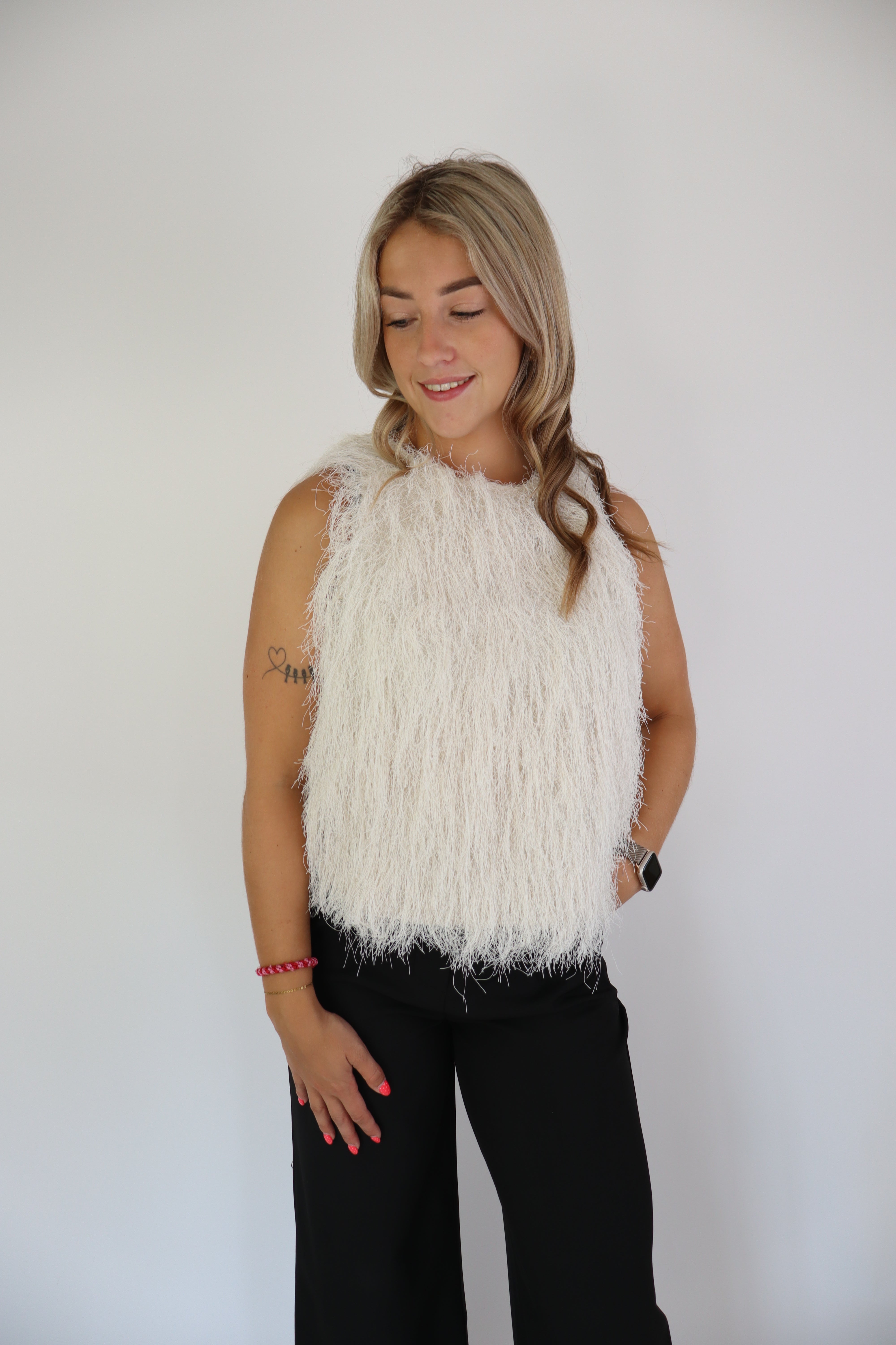 Feather Top Creme