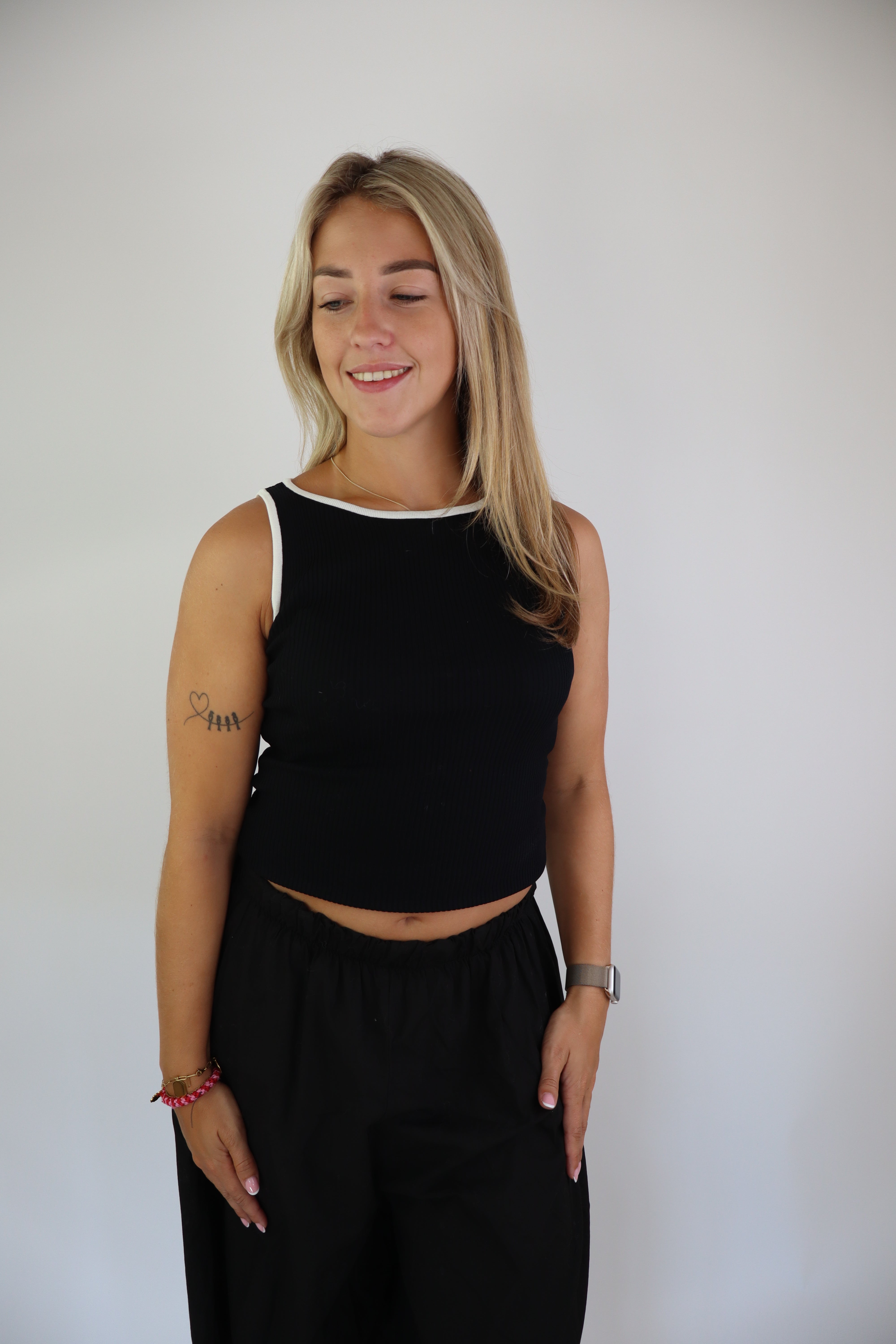 Deveny Top Black