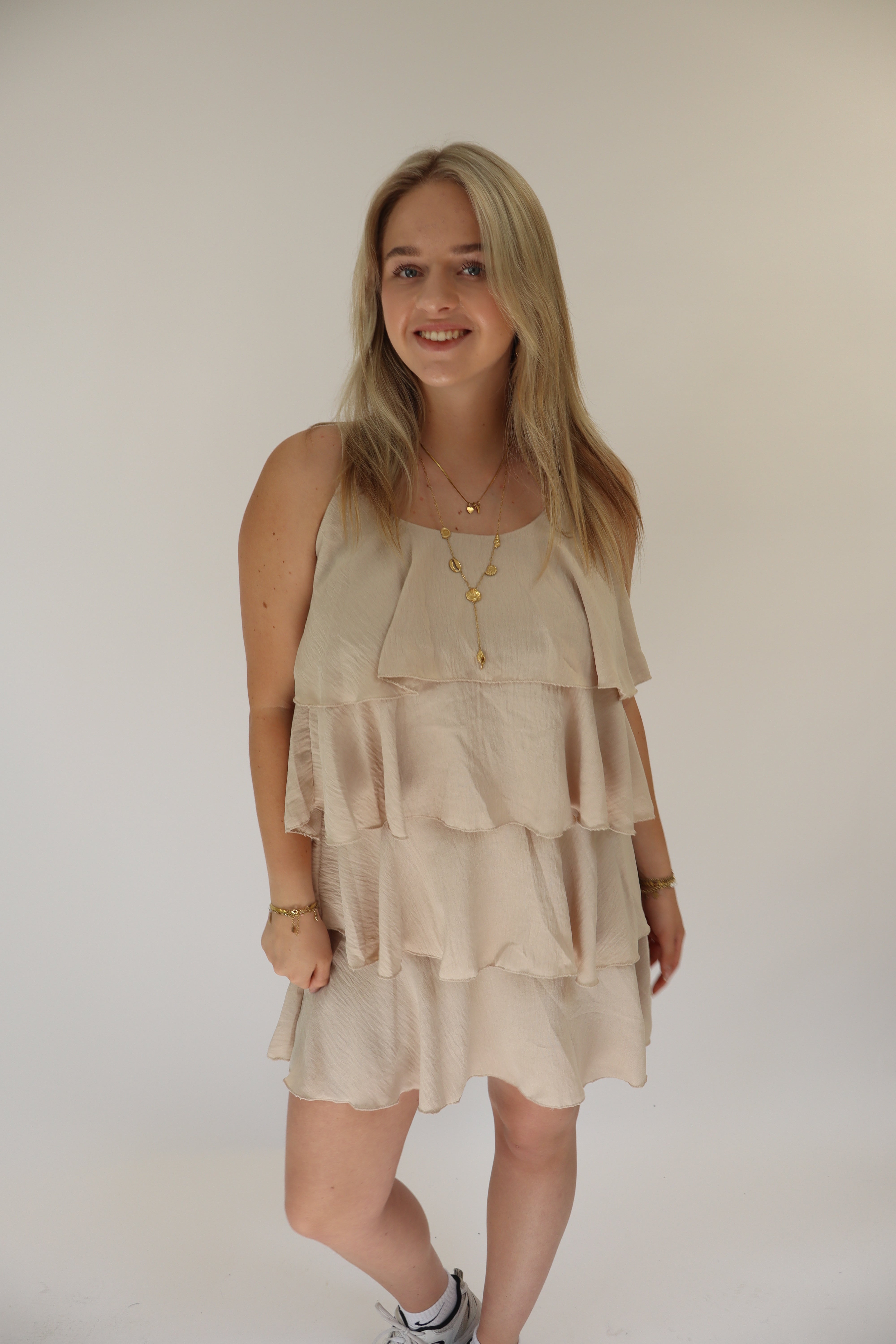 Djamilla Ruffle Jurk Beige