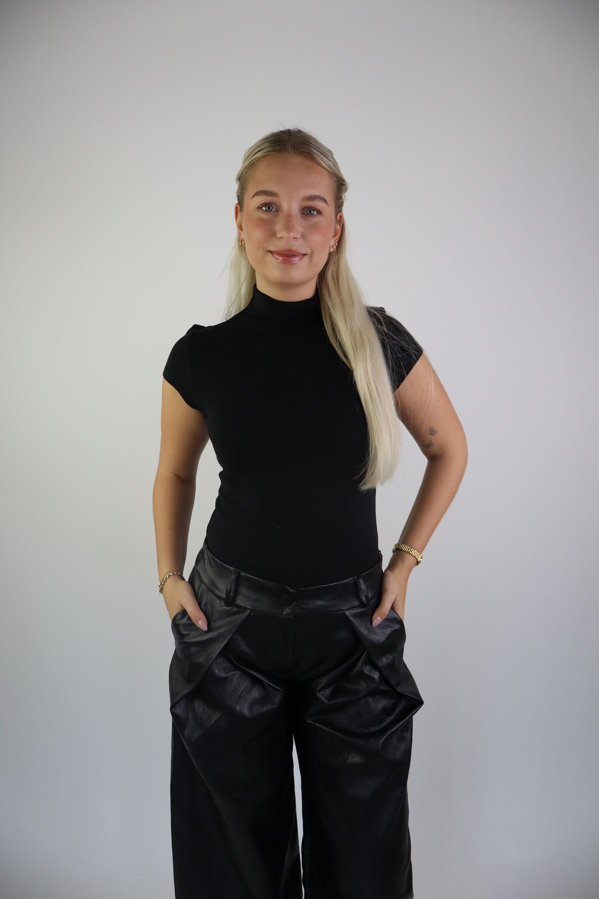 Ambika Lyra Basic Black